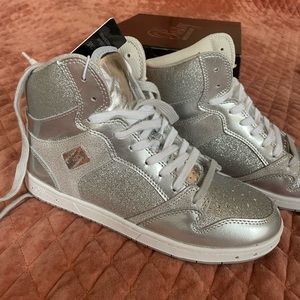 Pastry Glam Pie Glitter Women’s High Top sneaker, silver sparkle, size 7.5